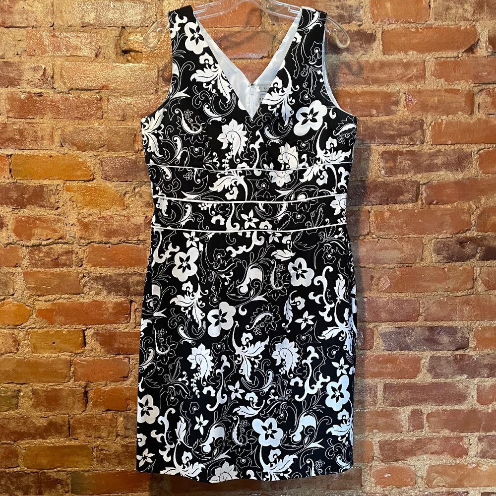 Sleeveless Black and White Floral Stretch V Neck dress
